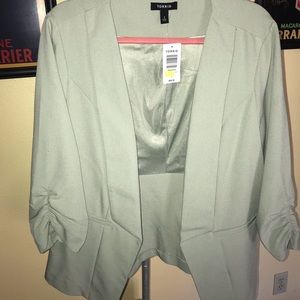 ✨NWT Torrid Emerald Green Blazer Size 2🥂